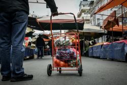 Έρευνα κόλαφος - 6 στους 10 θεωρούν την ακρίβεια «ελληνικό πρόβλημα»